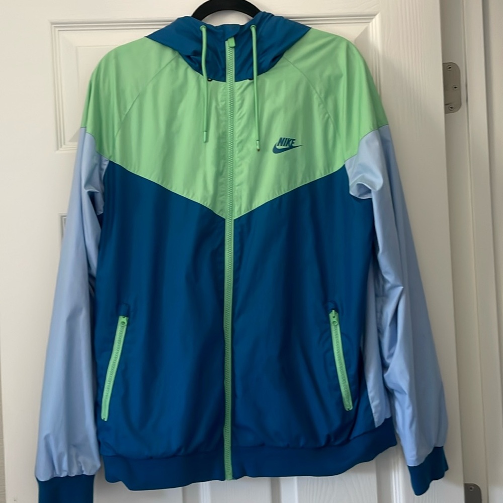 Nike Sportswear Windrunner Size Large